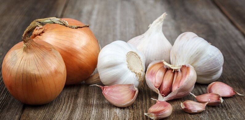 Knoblauch und Zwiebeln, um Parasiten aus dem Körper zu entfernen